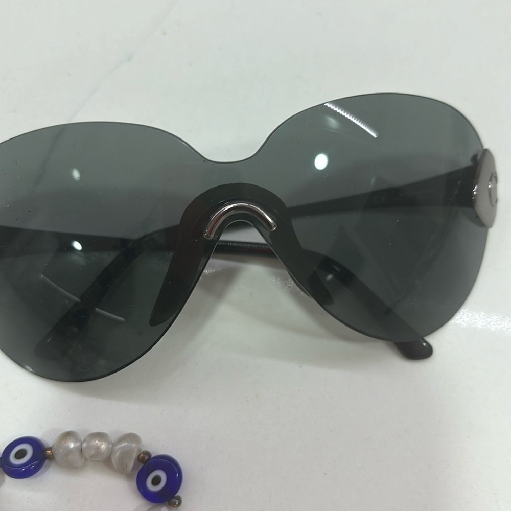 Christian Dior sunglasses excellent condition. One screw missing.